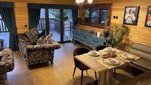 Woodlakes Executive Lakeside - Secret Retreat