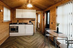 Woodlakes Cosy Cedar 2 Lakeside
