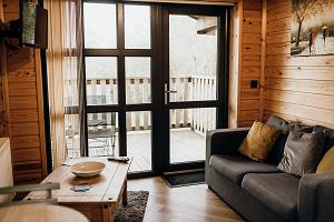 Woodlakes Cosy Cedar 2 Lakeside