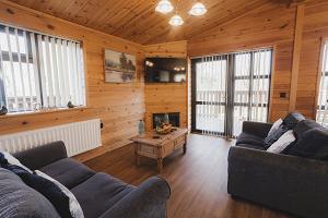 Woodlakes Larch 18 