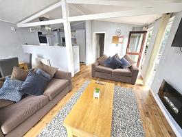 Applegrove 24 - Meadow