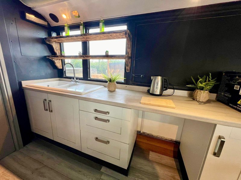 Woodlakes Accommodation Bus photo 6