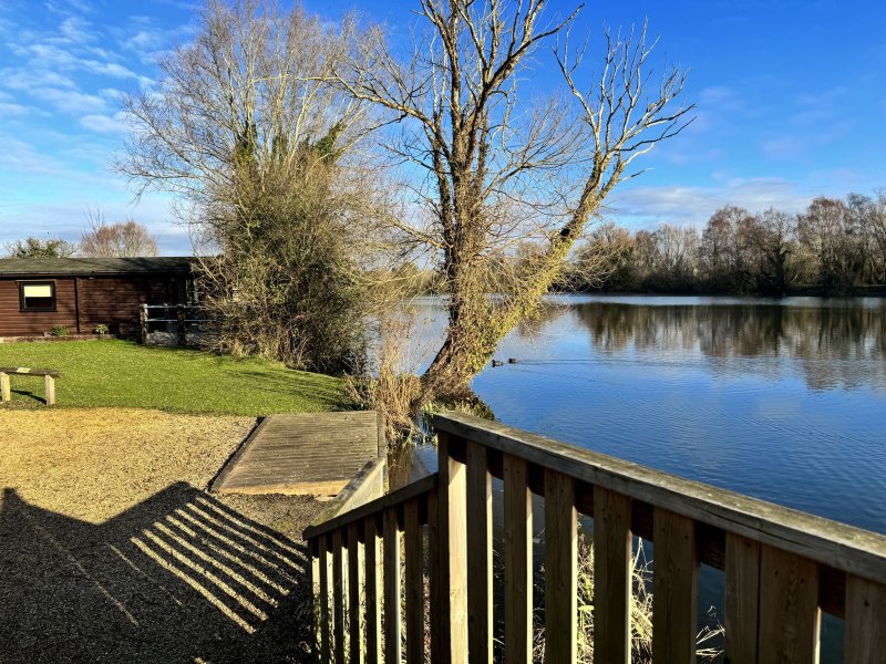Woodlakes Cosy Cedar 2 Lakeside photo 10