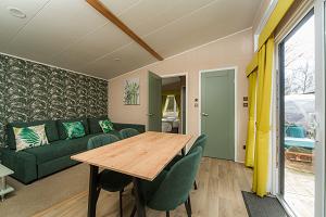 Woodlakes Lux Oasis 1 