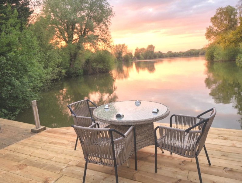 Woodlakes Executive Lakeside - Secret Retreat photo 8