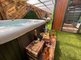 Woodlakes Lux Barn - Secret Retreat