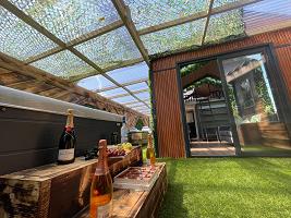 Woodlakes Lux Barn - Secret Retreat