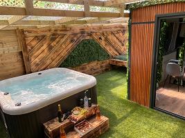 Woodlakes Lux Barn - Secret Retreat