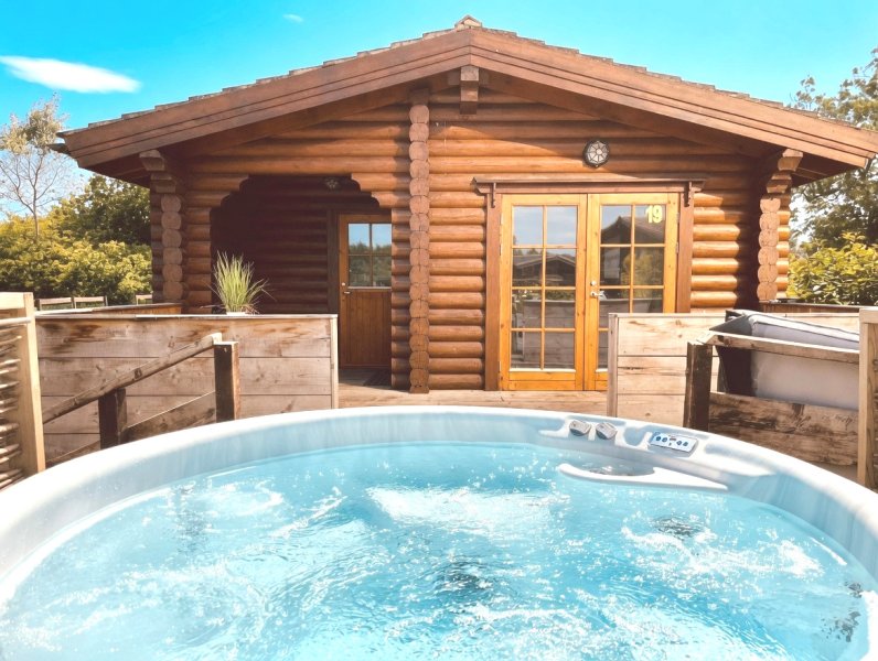 LSG - Luxury Log Cabin - 19