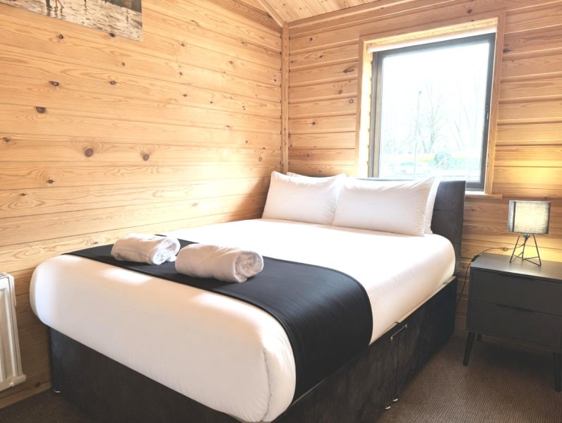 Woodlakes Cosy Larch 13 photo 6