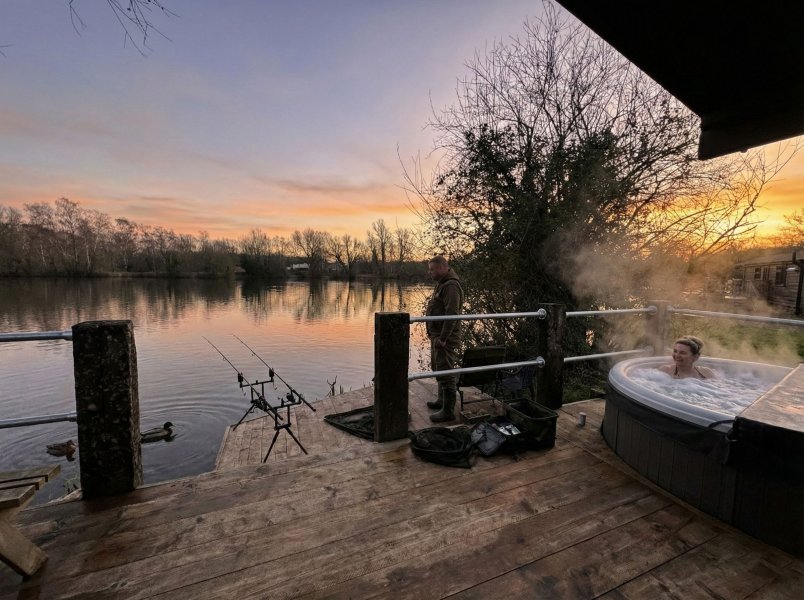 Woodlakes Cedar Lakeside Spa